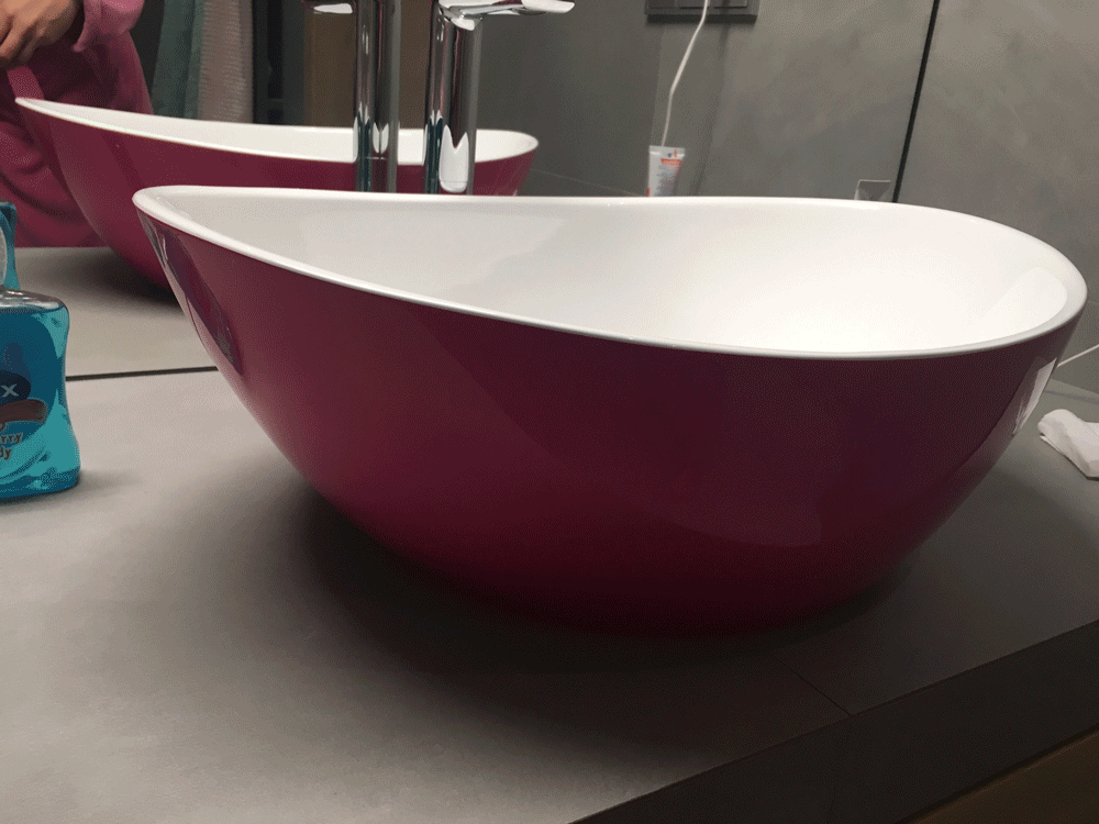 Kolorowa umywalka – hit czy kicz?