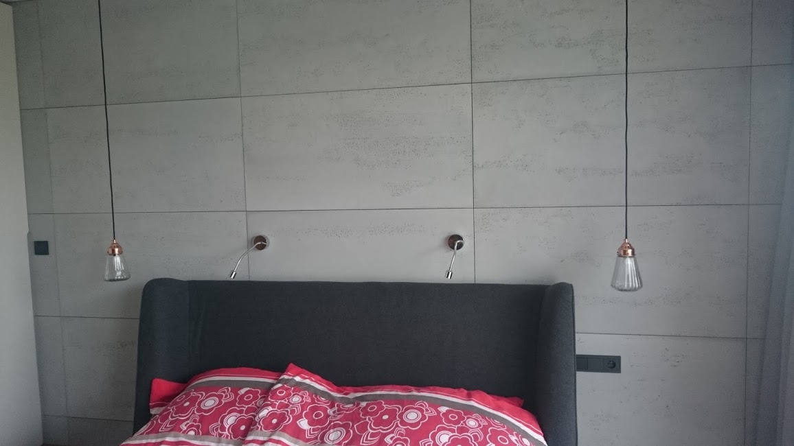 Sypialnia z betonem architektonicznym
